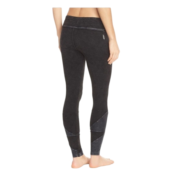 FP MOVEMENT Free People KYOTO Athletic Leggings In Washed Black Lrg - Picture 4 of 14
